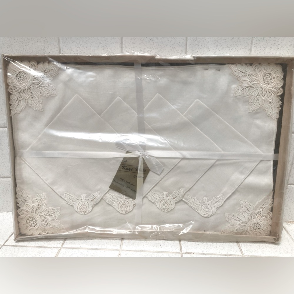 Vintage linen table setting 8 pcs